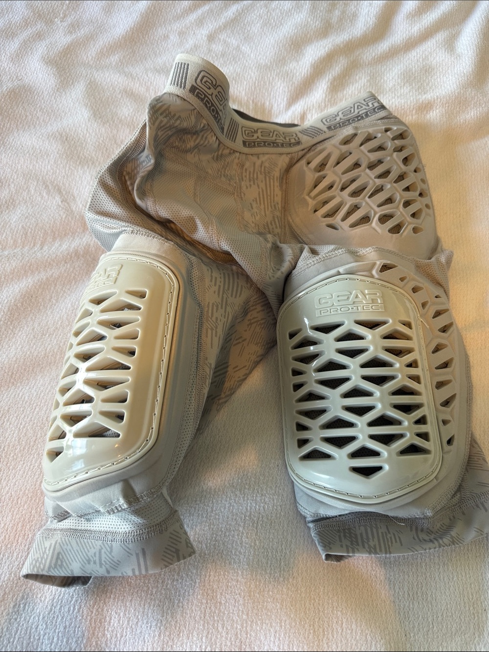 Gear Pro-Tec Protective Knee/Elbow Guards in Light Gray
